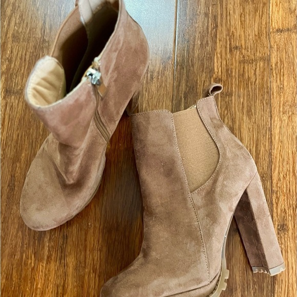 New Boots Platform Caramel Tan Sueded Lug Sole Stacked High Heel 7.5 High Ankle - Picture 6 of 12